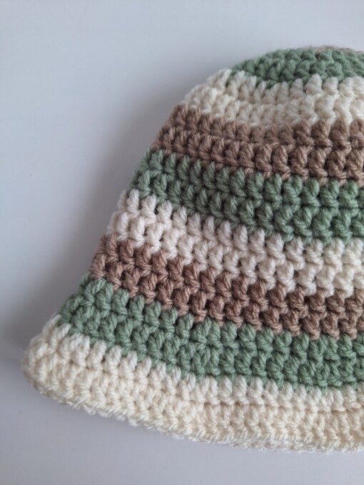 Gehaakt baby zonnehoedje 'Sage, crème en beige'