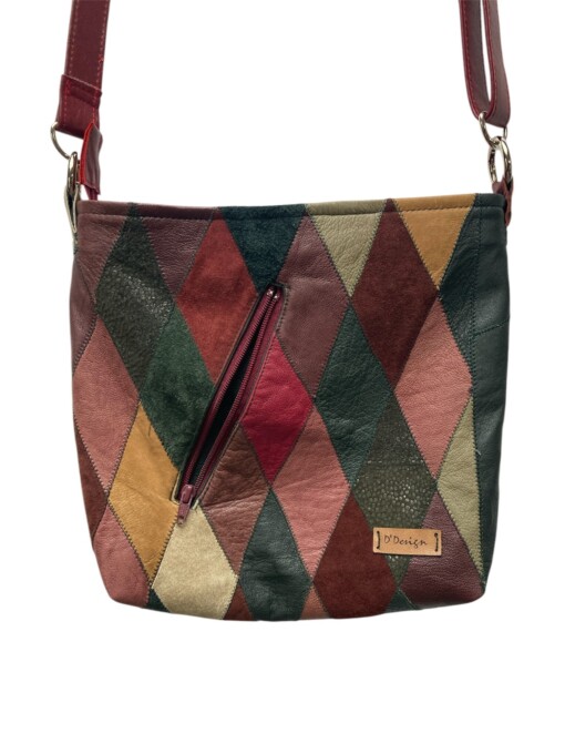 Unieke leren schoudertas – patchwork in warme tinten, Een karaktervolle tas die vintage flair en duurzaamheid moeiteloos combineert.