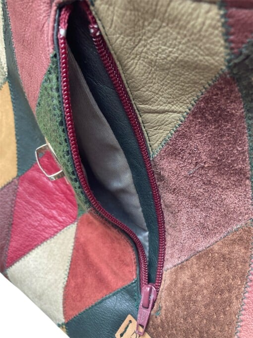 Vintage patchwork leren tas met klepsluiting –  Een karaktervolle tas die vintage flair en duurzaamheid moeiteloos combineert. handgemaakt & duurzaam