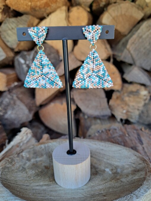 Confetti Kralenoorbellen Blue Beach – handgemaakt met crème, bruin & zeeblauwe Miyuki kralen (5 cm) SALE!
