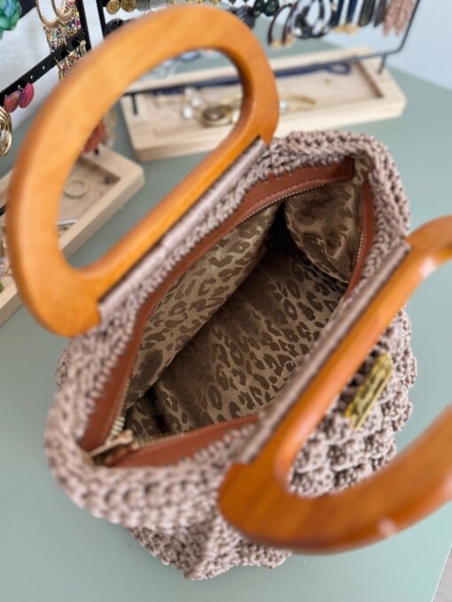 Elegant & Tijdloos – Neutrale gehaakte tas met klassieke look