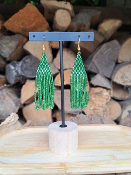 Fringe oorbellen Green Goddess – groen, glaskralen, 8,5 cm lang