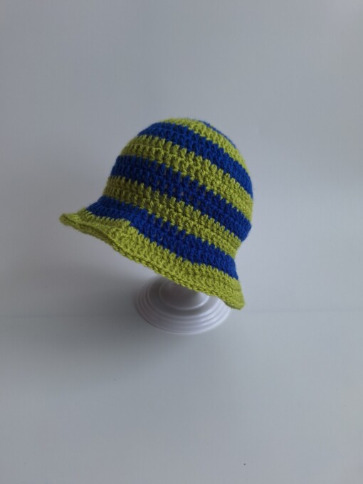 Gehaakt baby zonnehoedje 'Groen en blauw'