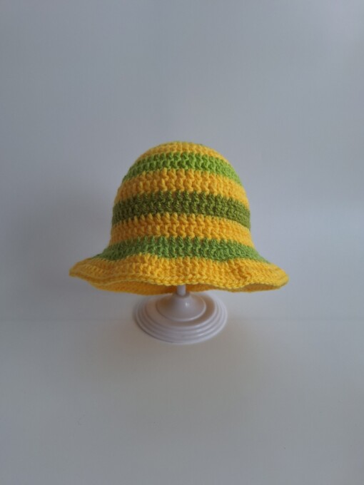 Gehaakt baby zonnehoedje 'Groen en geel'