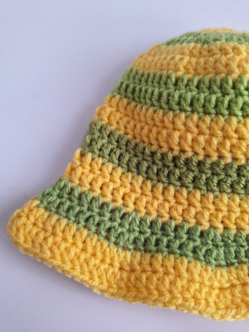 Gehaakt baby zonnehoedje 'Groen en geel'