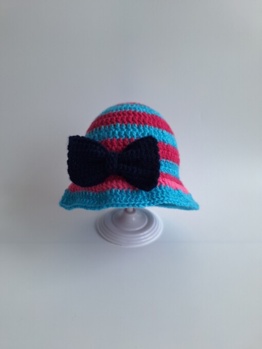 Gehaakt baby zonnehoedje 'Roze en blauw met strik'
