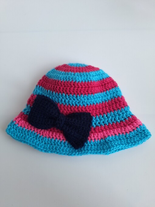 Gehaakt baby zonnehoedje 'Roze en blauw met strik'