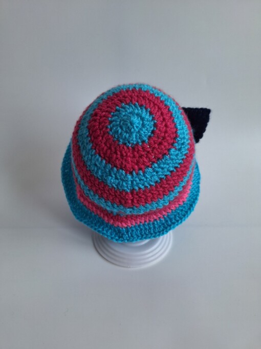 Gehaakt baby zonnehoedje 'Roze en blauw met strik'