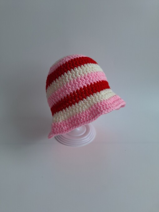 Gehaakt baby zonnehoedje 'Roze, rood en crème'