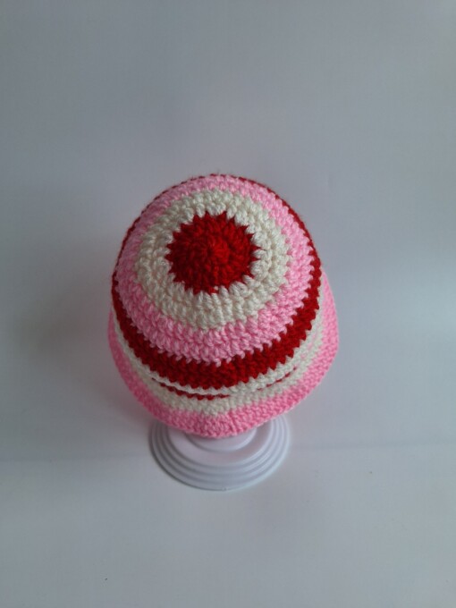 Gehaakt baby zonnehoedje 'Roze, rood en crème'