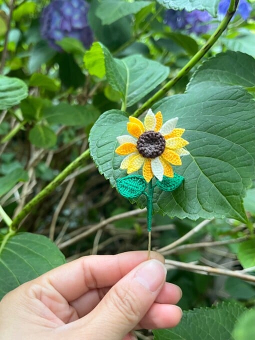 Gehaakte Zonnebloem Broche – Een Beetje Zonneschijn