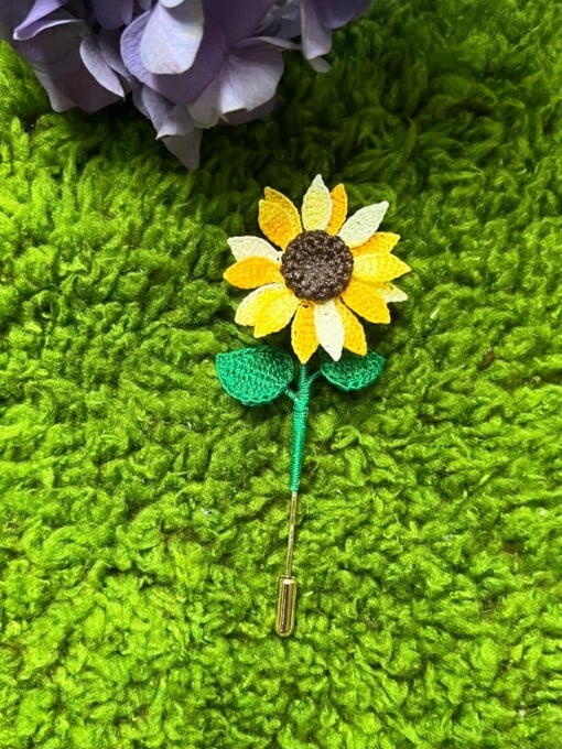 Gehaakte Zonnebloem Broche – Een Beetje Zonneschijn