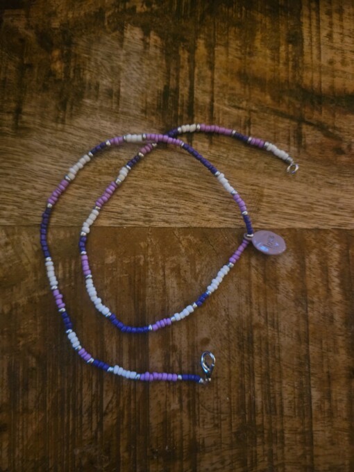 Gekleurde kralen ketting met bedel