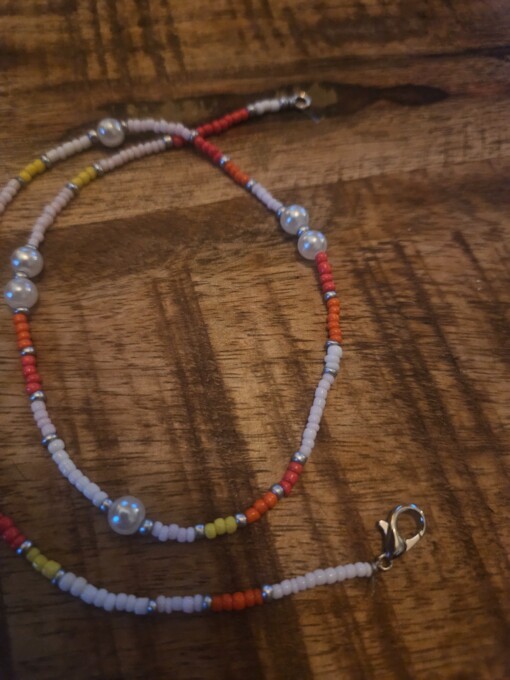 Gekleurde kralenketting