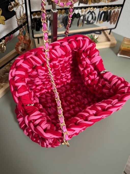 Handgemaakte zomerse clutch van gerecycled materiaal