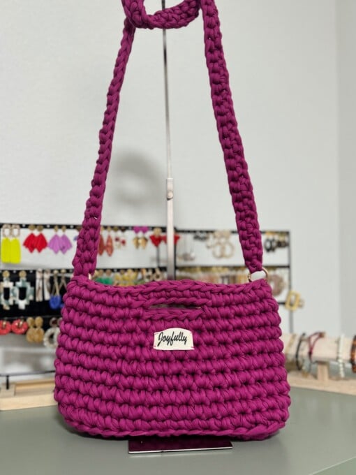 Gehaakte handtas van gerecycled textielgaren