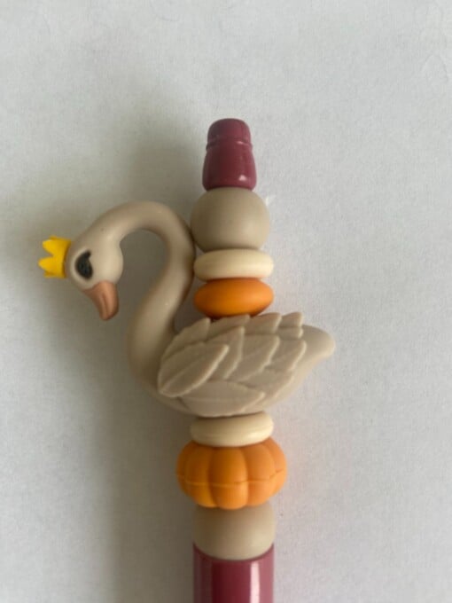 Kralenpen met taupe zwaantje