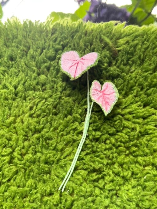 Micro Gehaakte Caladium Broche – Handbeschilderde Blaadjes