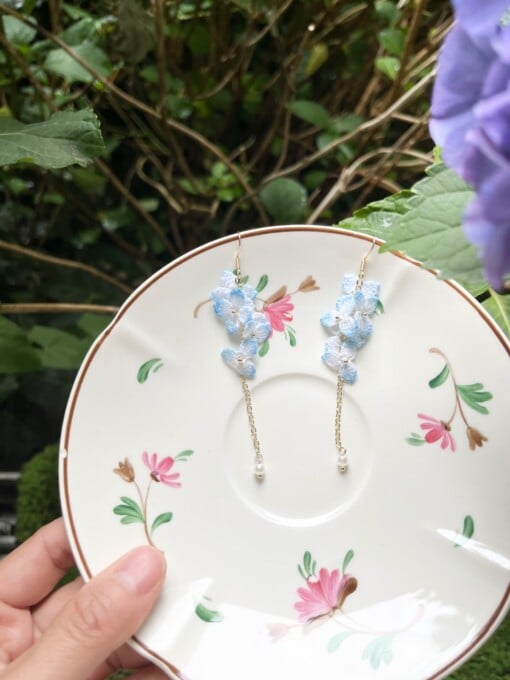 Micro Gehaakte Hortensia Oorbellen – Zacht & Bloemig