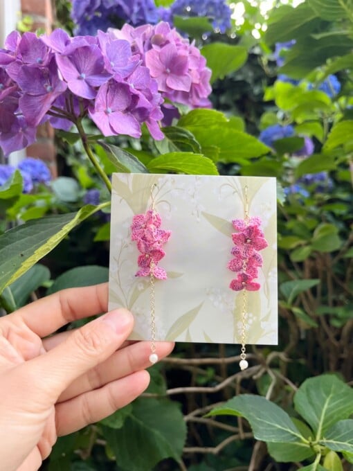 Micro Gehaakte Hortensia Oorbellen – Zacht & Bloemig