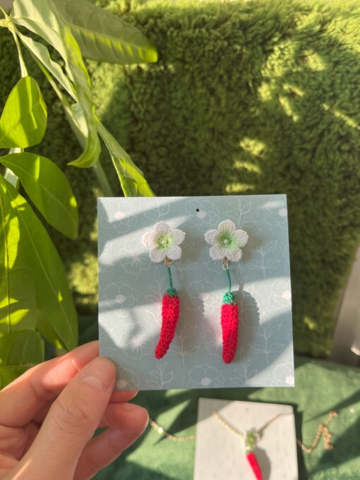 Micro Gehaakte Rode Chilipeper Oorbellen