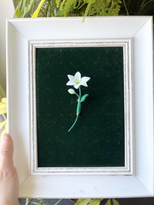 Micro gehaakte Lelie Bloemenbroches