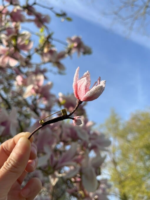 Micro gehaakte Magnolia Bloemenbroches