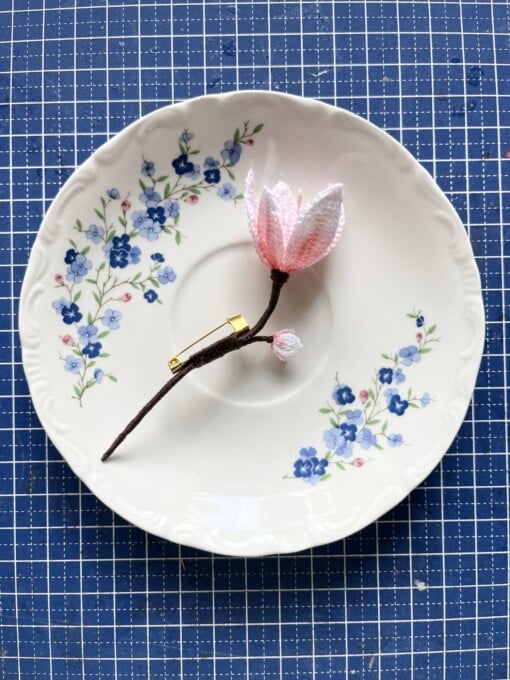 Micro gehaakte Magnolia Bloemenbroches