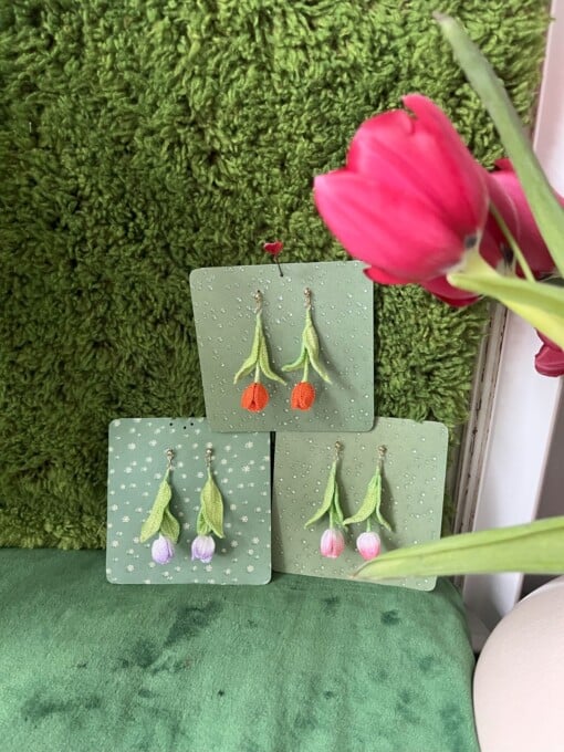 Micro gehaakte tulp oorbellen