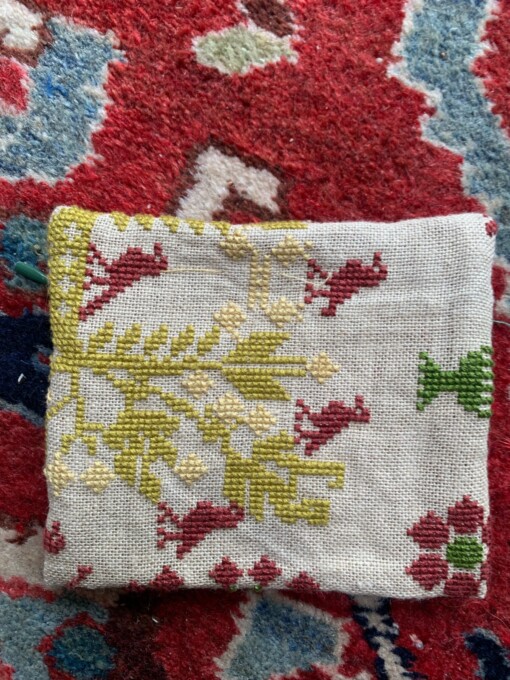 portemonnee van vintage borduurwerk met bloemen en vogels