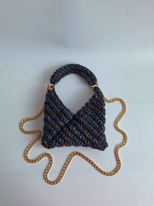 Gehaakte crossbody tas 'Metallic zwart regenboog'