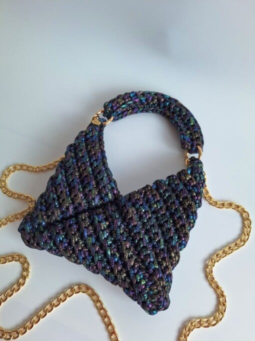Gehaakte crossbody tas 'Metallic zwart regenboog'