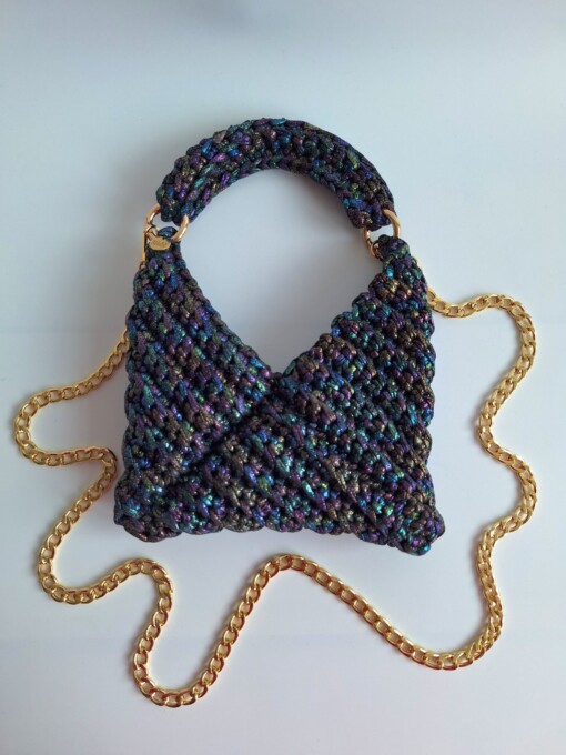 Gehaakte crossbody tas 'Metallic zwart regenboog'