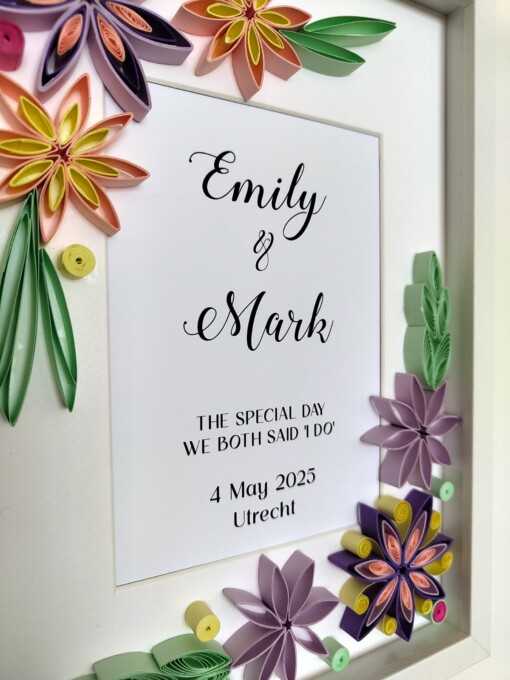 Gepersonaliseerde papieren wanddecoratie in quilling-stijl: trouwdatum en namen – handgemaakt huwelijkscadeau
