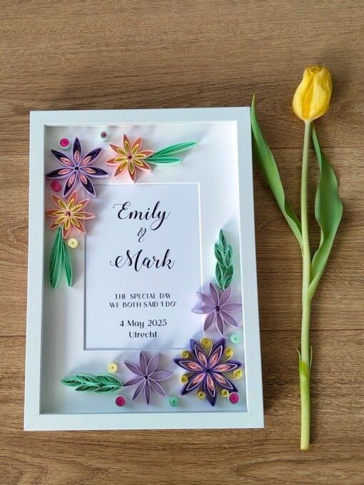 Gepersonaliseerde papieren wanddecoratie in quilling-stijl: trouwdatum en namen – handgemaakt huwelijkscadeau