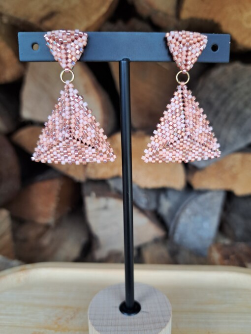 Handgemaakte oorbellen met kralen - Confetti design in rozetinten met rvs oorstekers SALE!