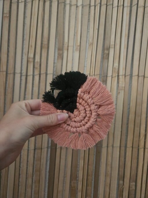 Macramé onderzetters roze-zwart