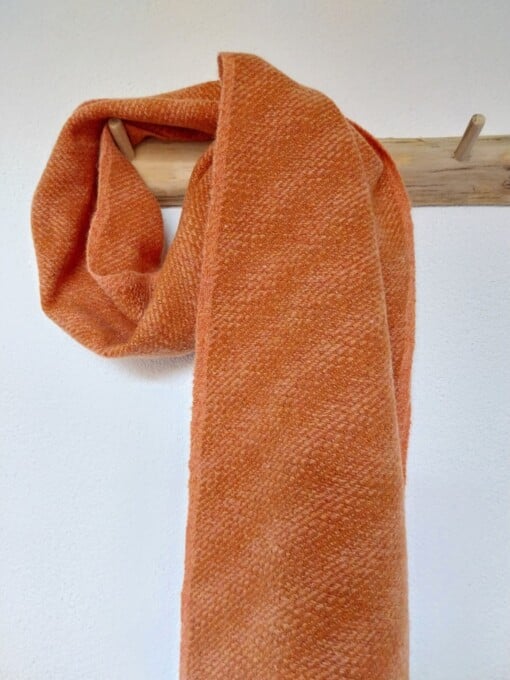 Oranje shawl van 100% merinowol - Uniek & Vrolijk