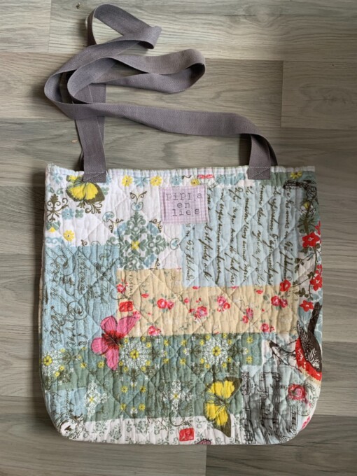 Tote bag gemaakt van een doorgestikte sprei