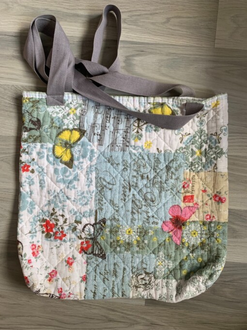 Tote bag gemaakt van een doorgestikte sprei