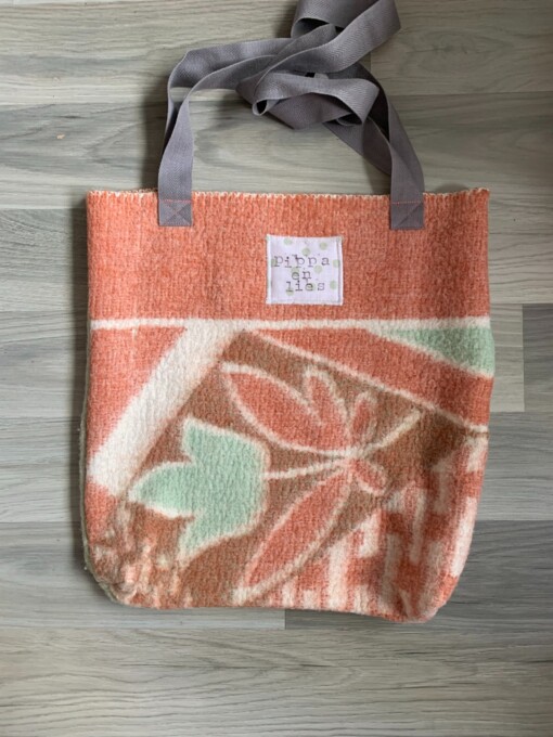 Tote bag van groen - roze vintage deken.