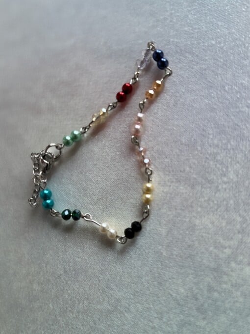 gekettelde armband zilverkleurig met parels in diverse kleuren