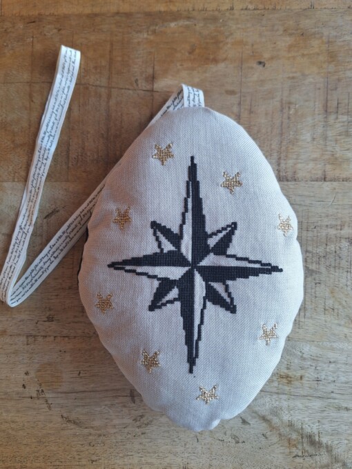Geborduurde hanger gevuld met lavendel