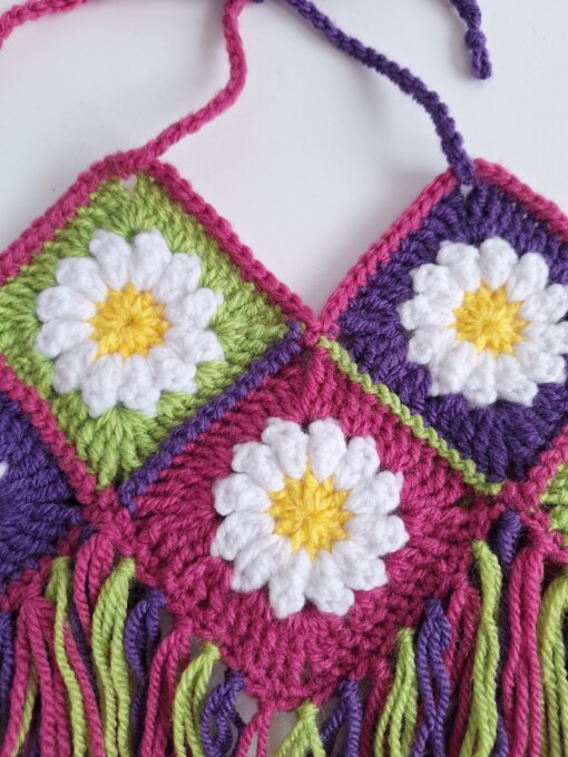 Gehaakt baby topje | Madeliefjes, roze, groen en paars