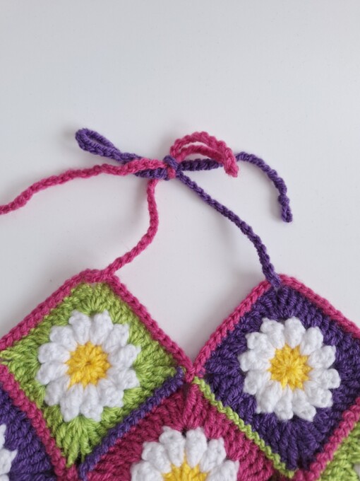 Gehaakt baby topje | Madeliefjes, roze, groen en paars