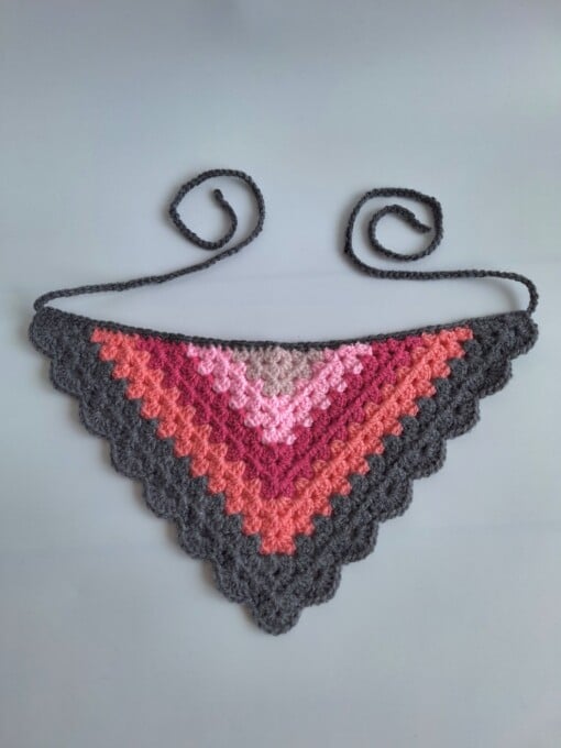 Gehaakte bandana 'Grijs & rozetinten'