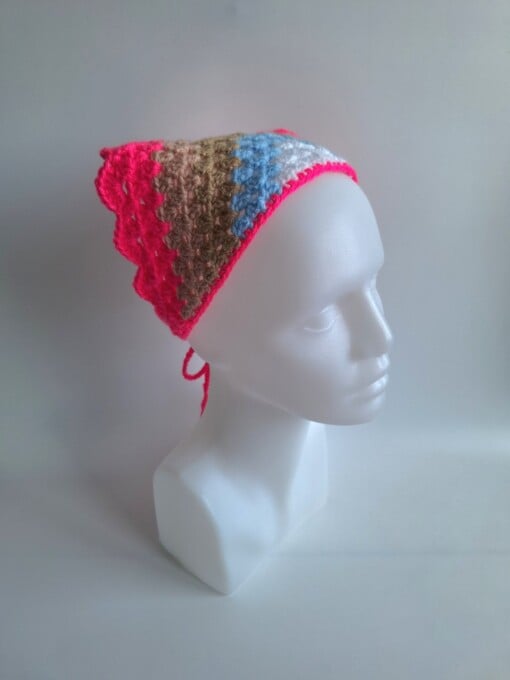 Gehaakte bandana 'Knalroze, beige, lichtblauw en wit'