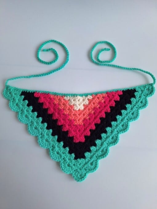 Gehaakte bandana 'Turquoise, zwart en knalroze'