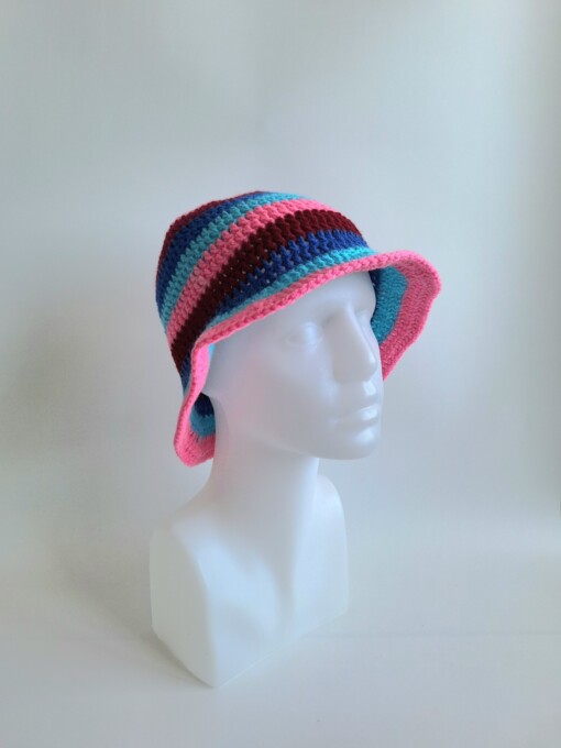 Gehaakte bucket hat | Donkerblauw, turquoise, roze en rood