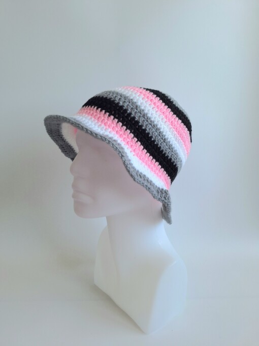 Gehaakte bucket hat | Roze, wit, grijs en zwart